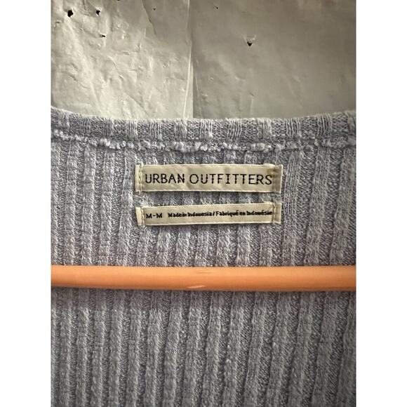 Urban Outfitters Tuscany Top Womens Medium Surplice Neckline Cropped Ribbed Tee - Picture 2 of 6